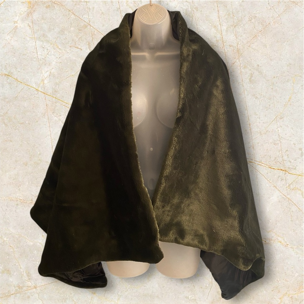 Women’s Soft Warm Brown Elegant Faux Fur Wrap w/ Satin lining